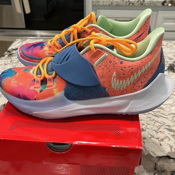Kyrie Low 3 Atomic Pink/Stone Blue - Picture 9 of 12